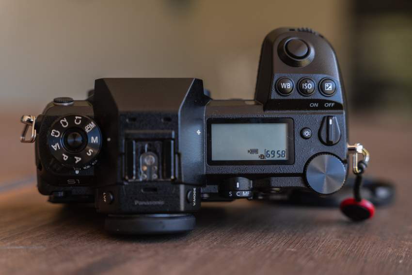 PANASONIC LUMIX S1 + MC-21 (SHUTTER LESS THAN 7000) - 4 - Others  on Aster Vender