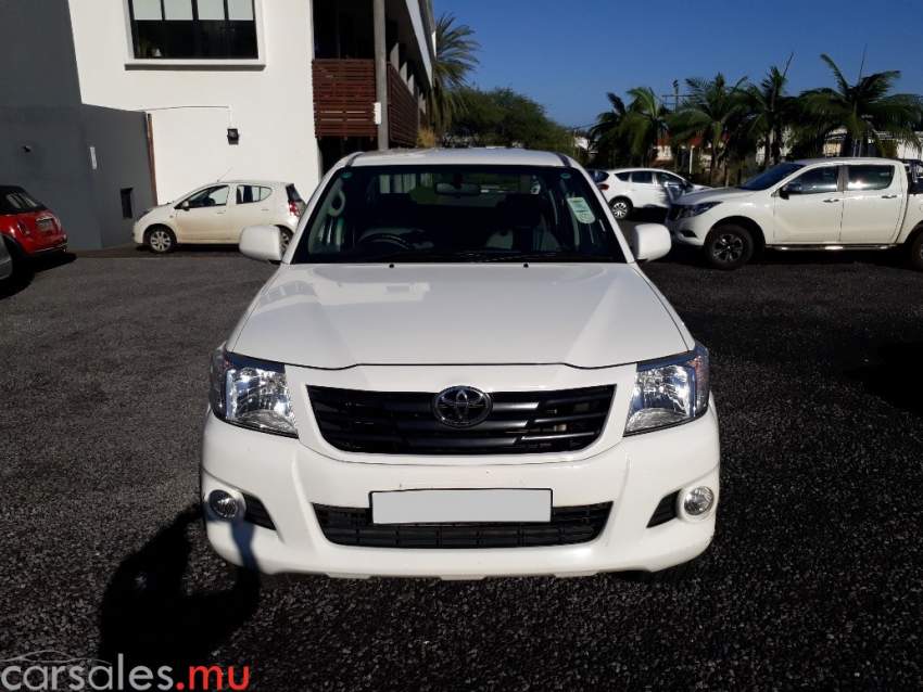 2014 Toyota Hilux 2.5 2WD - 1 - Pickup trucks (4x4 & 4x2)  on Aster Vender