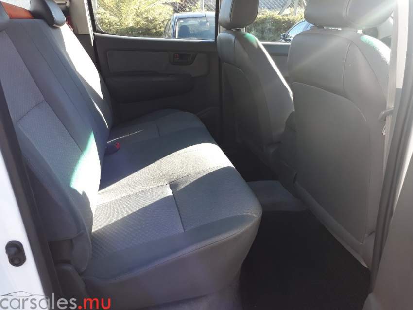 2014 Toyota Hilux 2.5 2WD - 7 - Pickup trucks (4x4 & 4x2)  on Aster Vender