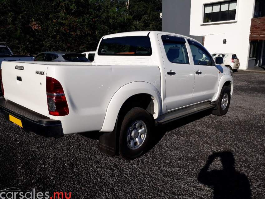 2014 Toyota Hilux 2.5 2WD - 5 - Pickup trucks (4x4 & 4x2)  on Aster Vender