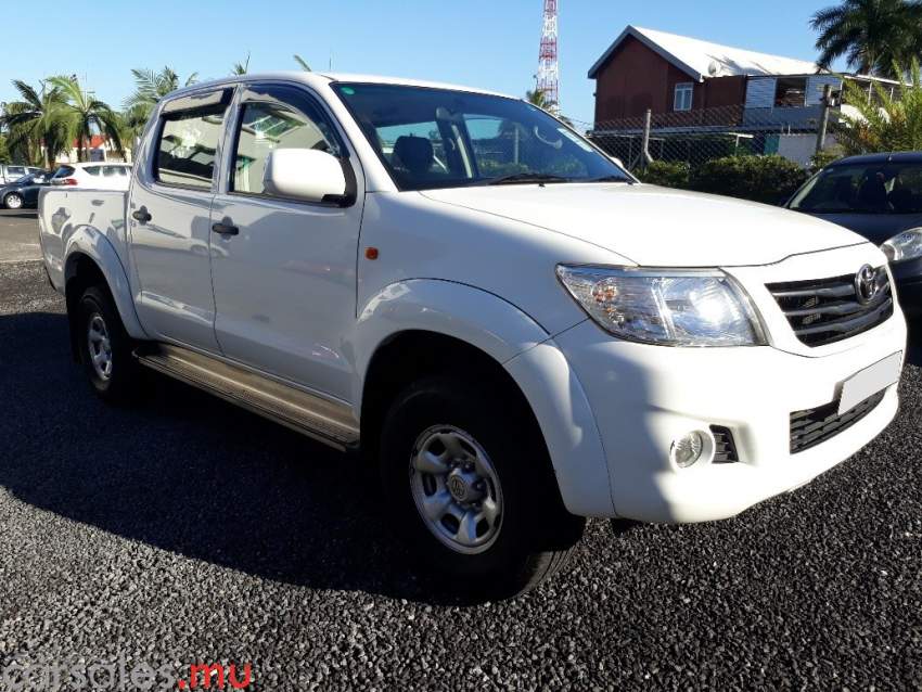 2014 Toyota Hilux 2.5 2WD on Aster Vender