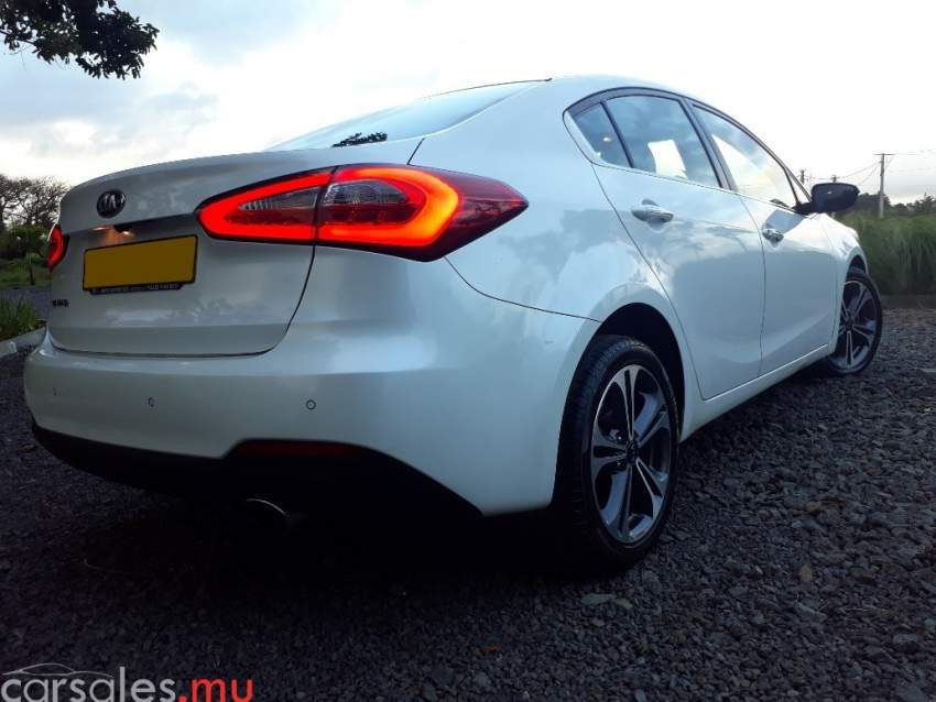 2014 Kia Cerato 1.6 EX - 4 - Luxury Cars  on Aster Vender