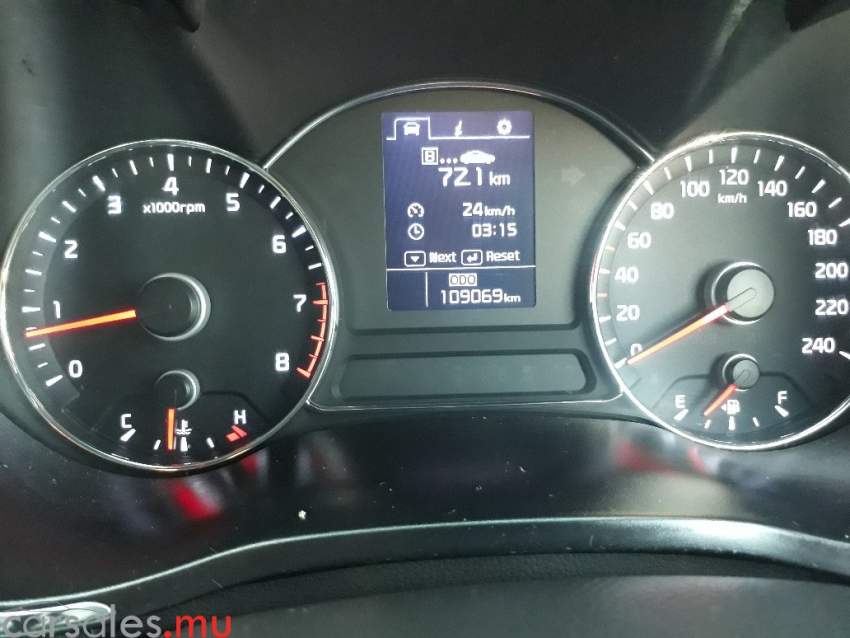 2014 Kia Cerato 1.6 EX - 8 - Luxury Cars  on Aster Vender