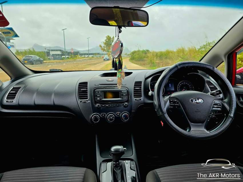 2016 KIA Cerato Forte K3 - 7 - Family Cars  on Aster Vender