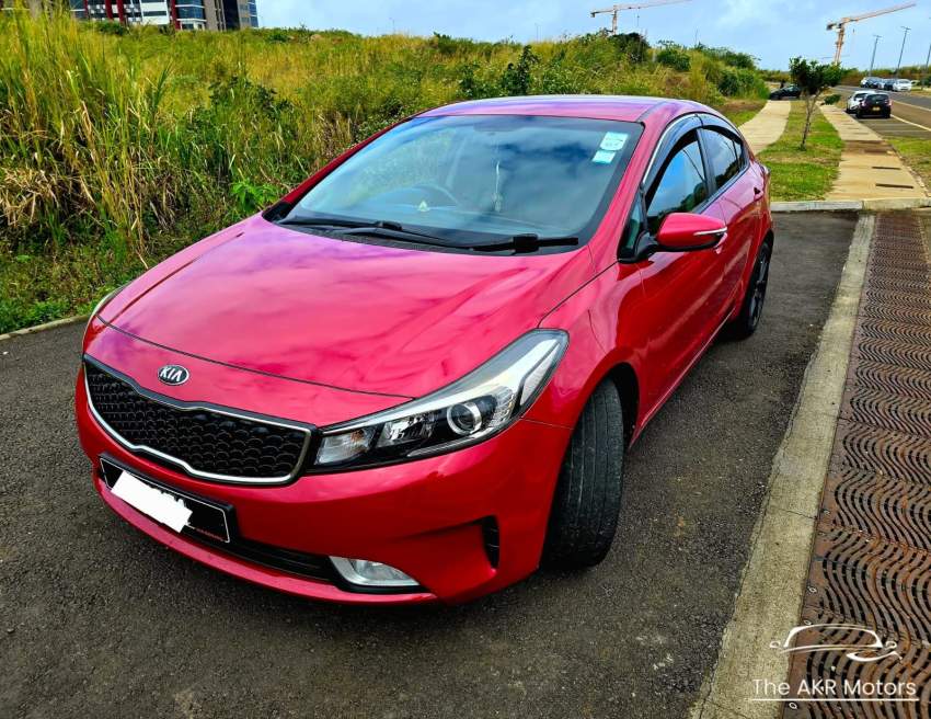 2016 KIA Cerato Forte K3 - 1 - Family Cars  on Aster Vender