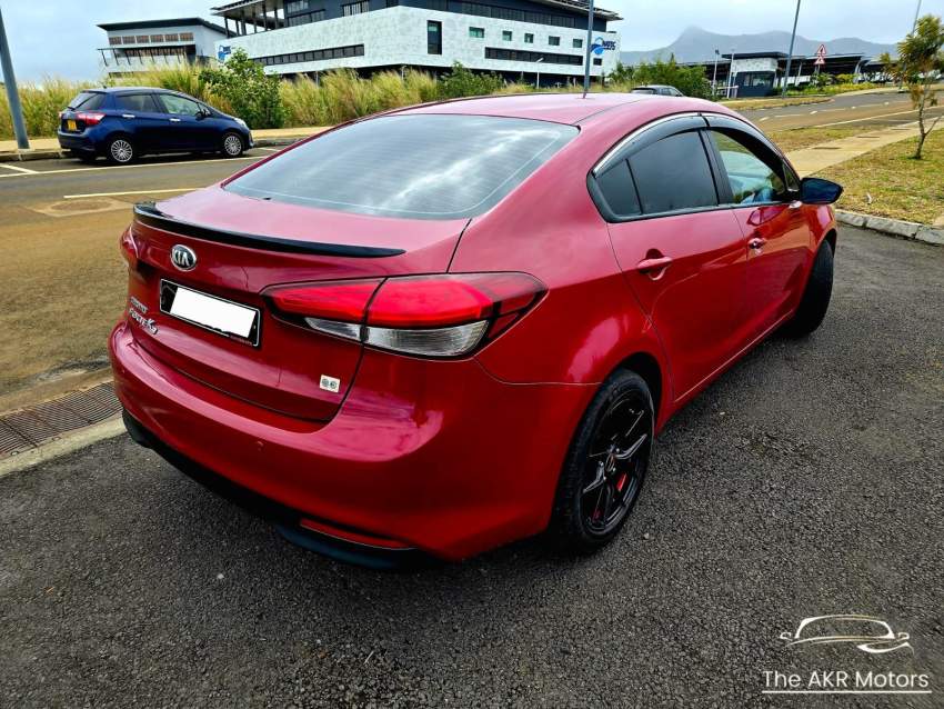 2016 KIA Cerato Forte K3 - 4 - Family Cars  on Aster Vender