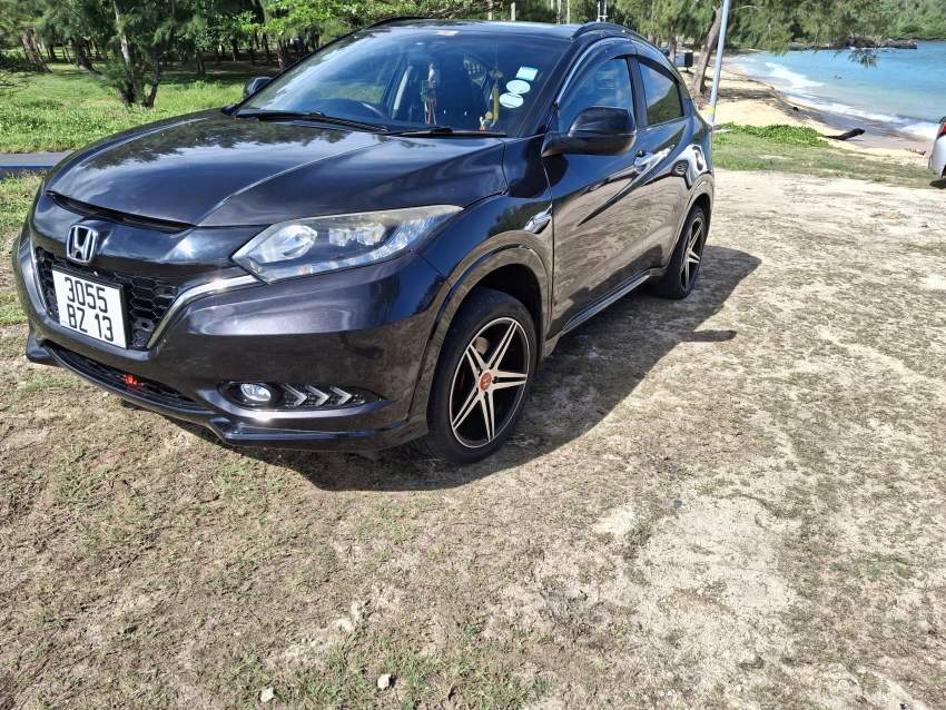 Honda Vezel Hybrid 2013 - 1 - SUV Cars  on Aster Vender