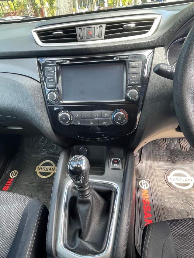 Nissan Qashqai - 5 - SUV Cars  on Aster Vender