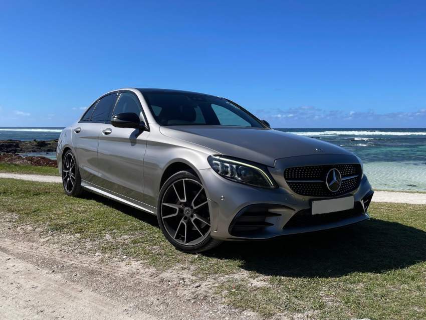 Mercedes-Benz C200 AMG Line 2019 - 1 - Luxury Cars  on Aster Vender