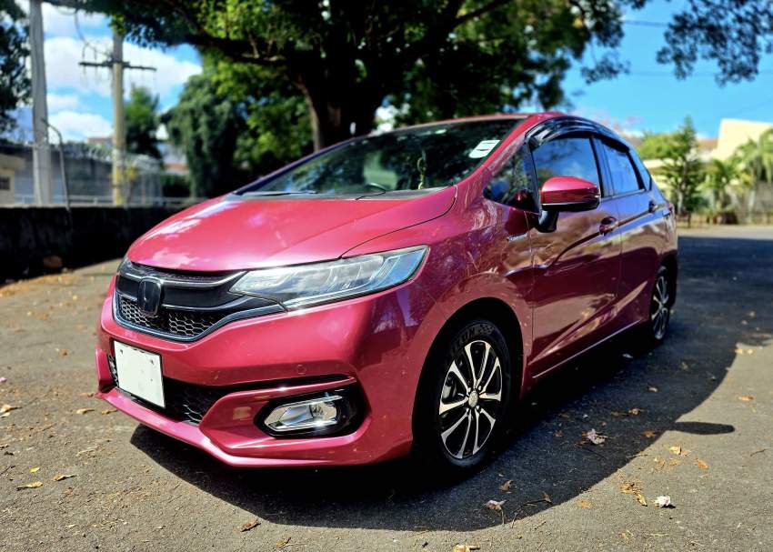 HONDA FIT HYBRID - SPECIAL EDITION - FACELIFT 2017 - 1 - Family Cars  on Aster Vender