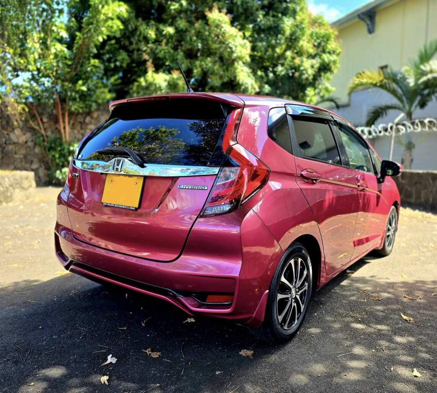 HONDA FIT HYBRID - SPECIAL EDITION - FACELIFT 2017 - 4 - Family Cars  on Aster Vender