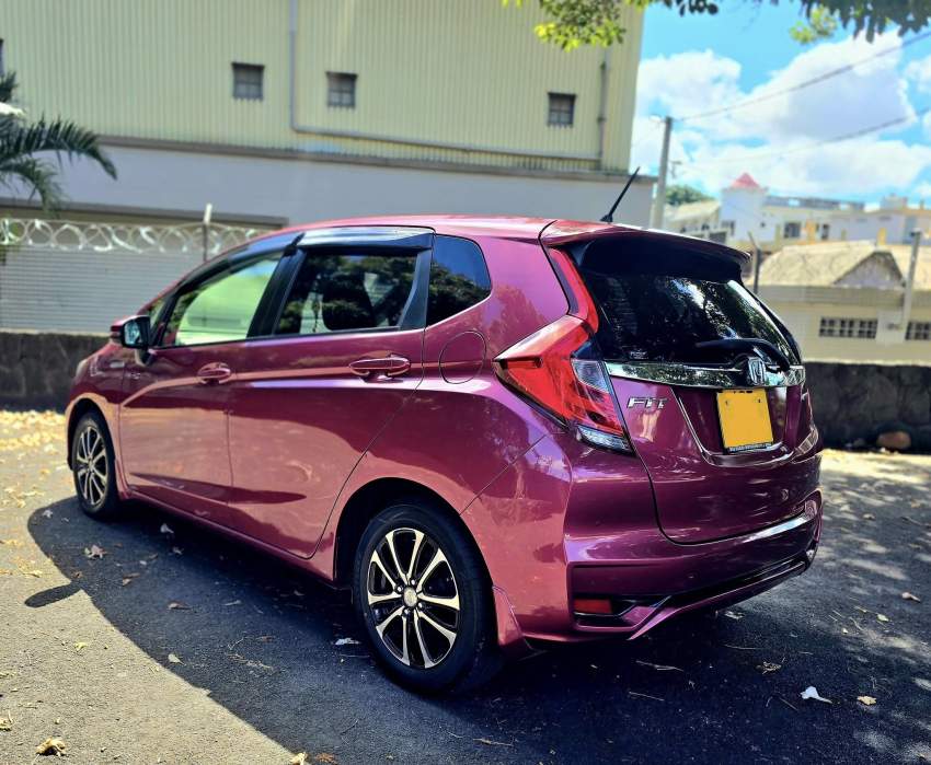 HONDA FIT HYBRID - SPECIAL EDITION - FACELIFT 2017 - 5 - Family Cars  on Aster Vender
