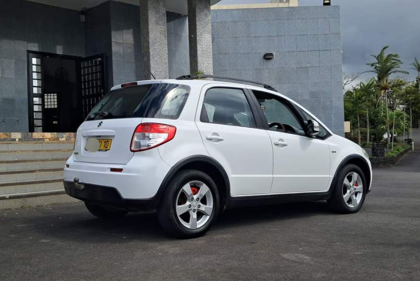 Suzuki SX4 2010 - 2 - SUV Cars  on Aster Vender
