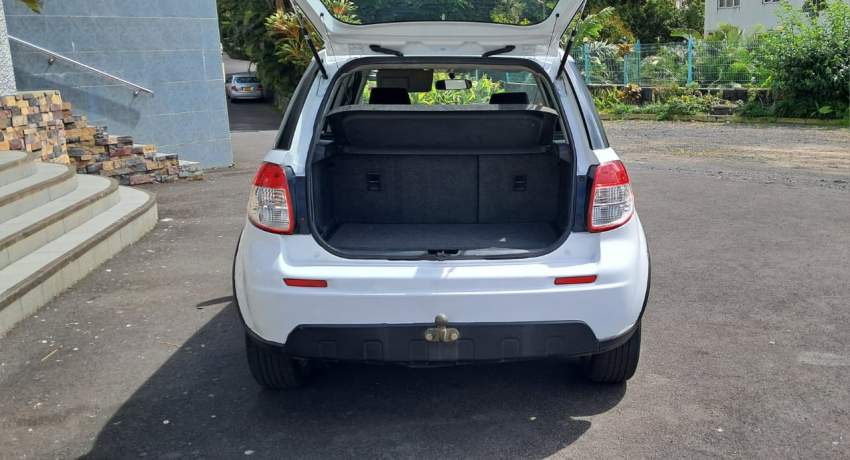 Suzuki SX4 2010 - 3 - SUV Cars  on Aster Vender