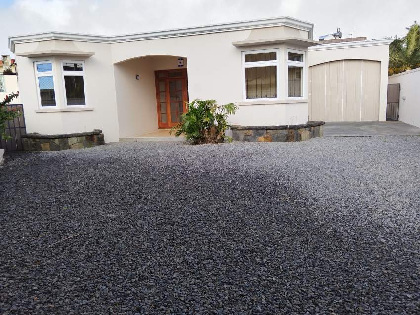 House for sale curepipe near intermart - 0 - House  on Aster Vender