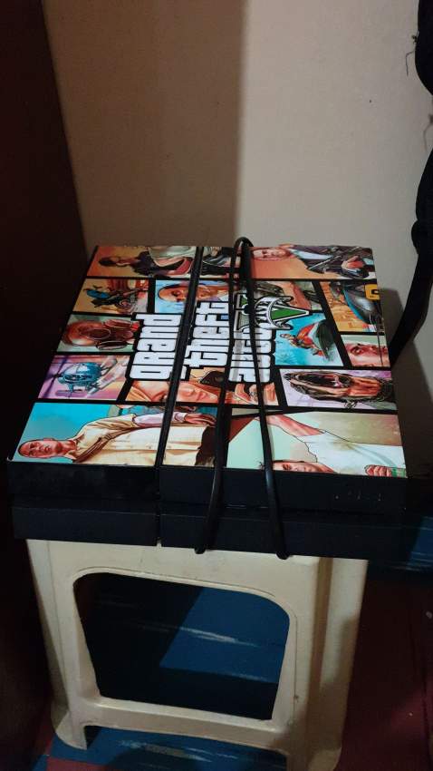 PS4 500gb + controller on Aster Vender