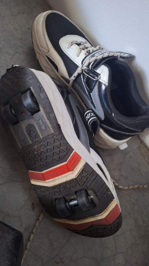 Chaussures avec roulette - 0 - Classic shoes  on Aster Vender
