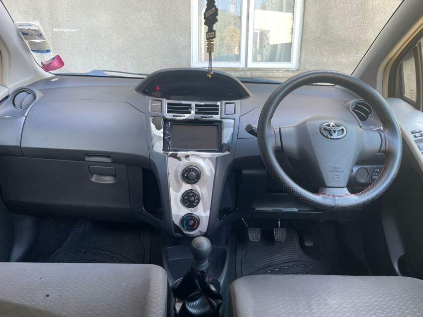 Toyota Yaris 2010 - 4 - Family Cars  on Aster Vender