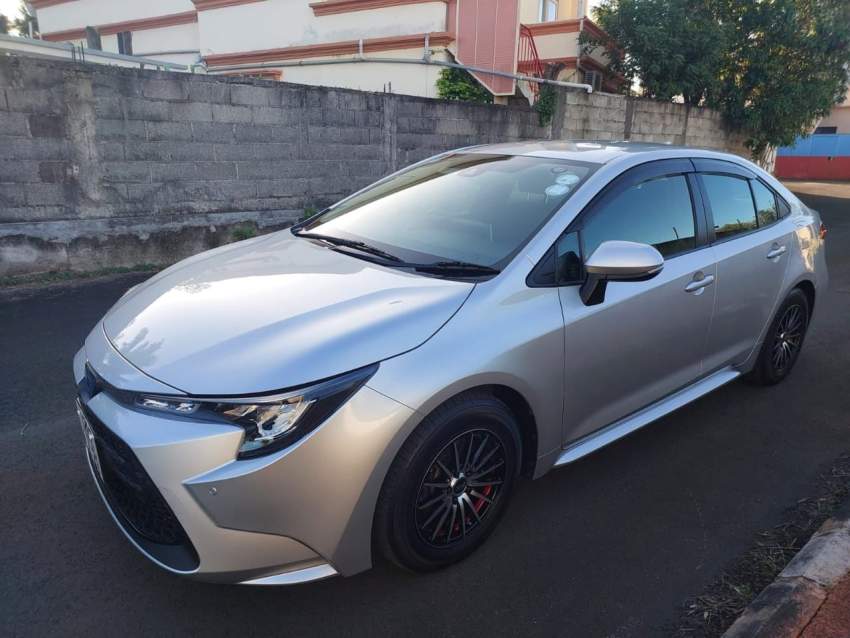 Toyota Corolla Sport Hybrid 2021 - 2 - Family Cars  on Aster Vender