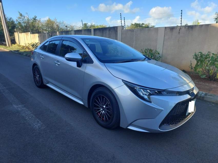 Toyota Corolla Sport Hybrid 2021 - 1 - Family Cars  on Aster Vender