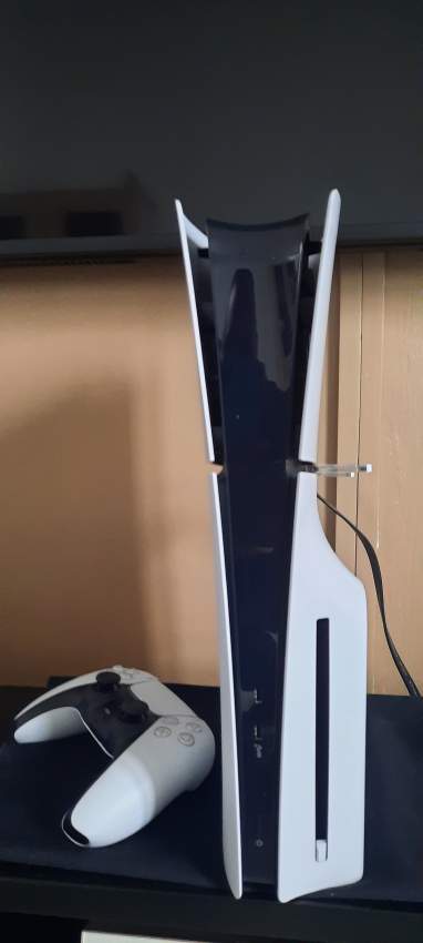 PS5 console - 4 - PlayStation 4 (PS4)  on Aster Vender