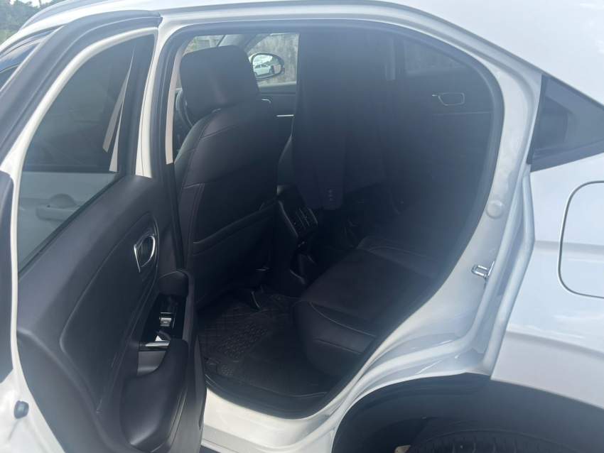 Honda Vezel Z Vision – 2021 - 5 - SUV Cars  on Aster Vender