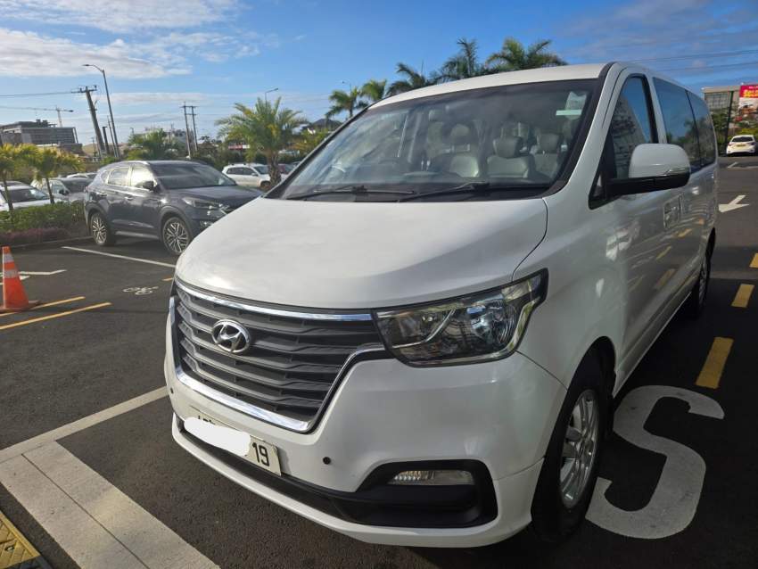 Hyundai H1 Microbus Year 2019 - 3 - Passenger Van  on Aster Vender