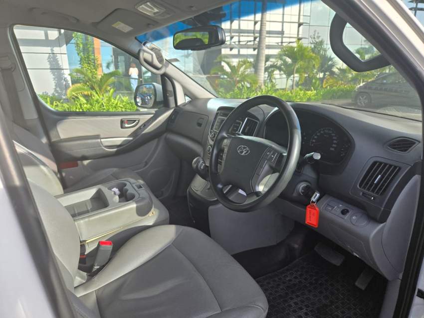 Hyundai H1 Microbus Year 2019 - 4 - Passenger Van  on Aster Vender