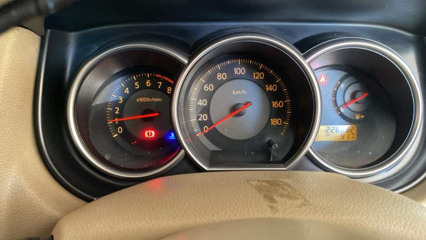 Nissan Tiida 2005 Auto, good condition, just needs small touch-ups - 4 - Family Cars  on Aster Vender