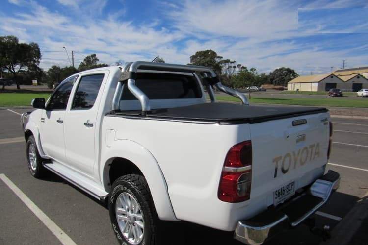 2014 TOYOTA HILUX - 4 - Pickup trucks (4x4 & 4x2)  on Aster Vender