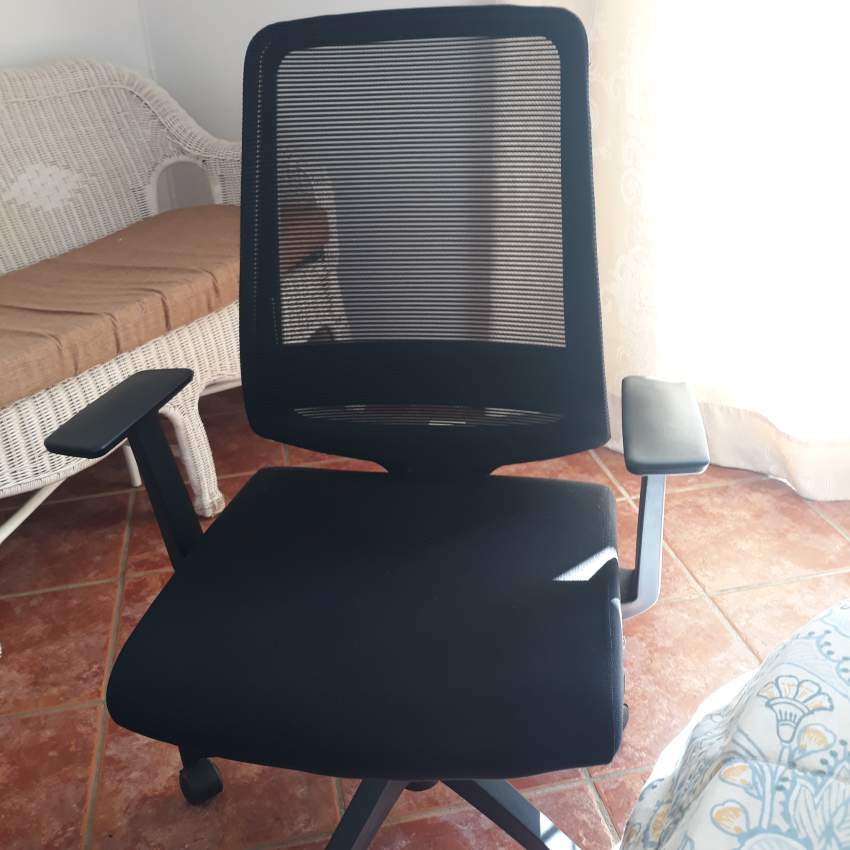 Office Swivel chair on Aster Vender