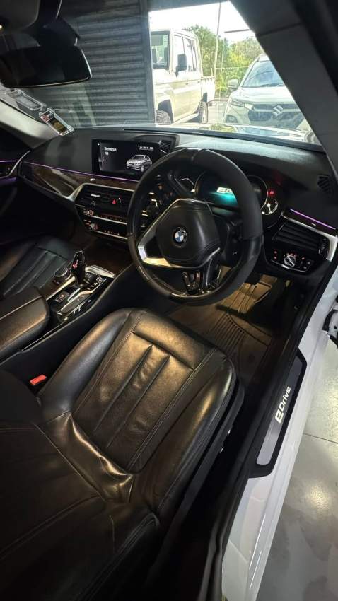 BMW 530e M Sport – 2019 - 5 - Luxury Cars  on Aster Vender