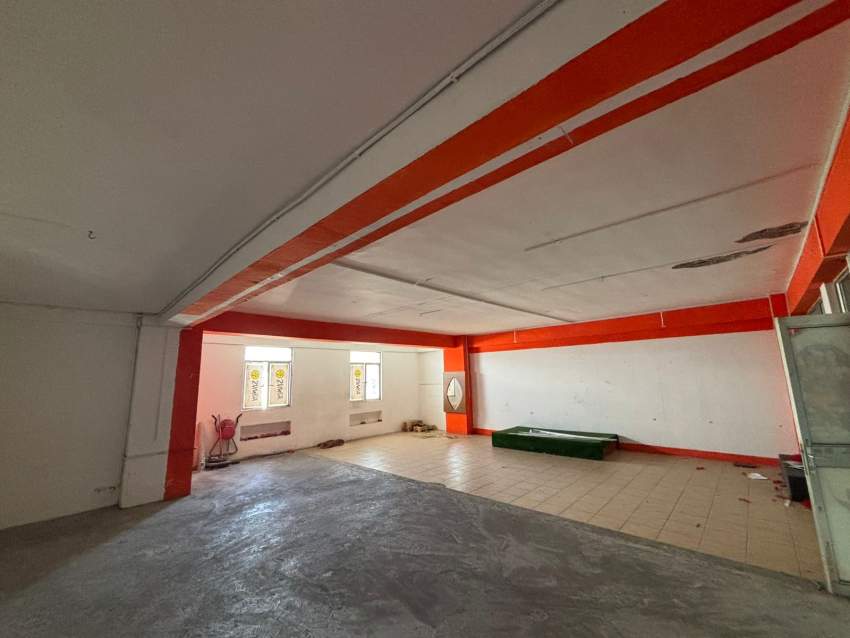 Emplacement à louer à Vel plaza goodlands - 1 - Commercial Space  on Aster Vender