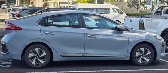 Hyundai Ioniq Hybrid - 2 - Family Cars  on Aster Vender