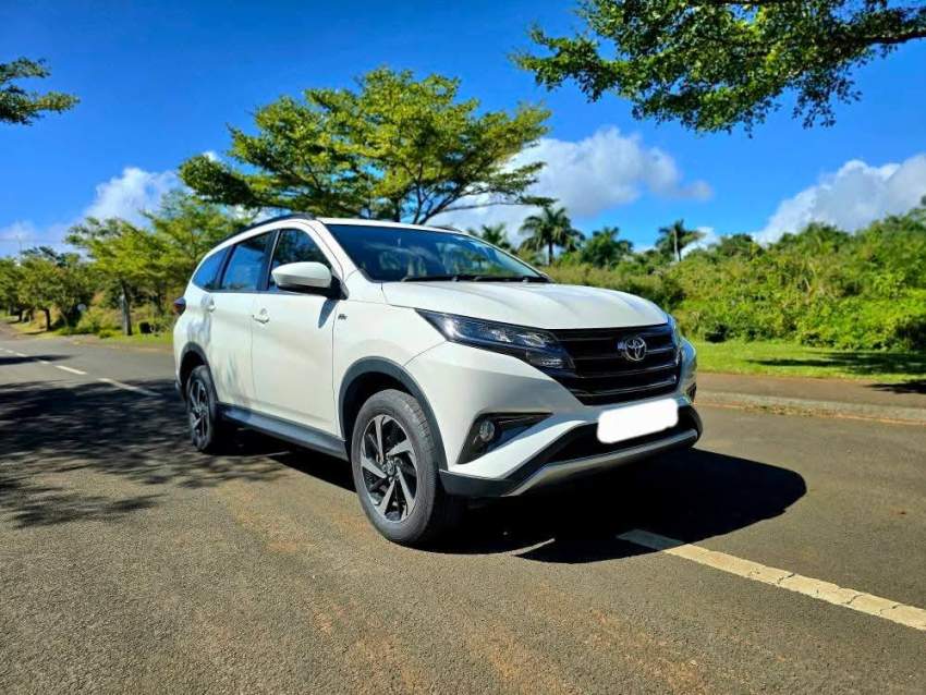 TOYOTA RUSH  S PACKAGE 7 SEATER FACELIFT 2019