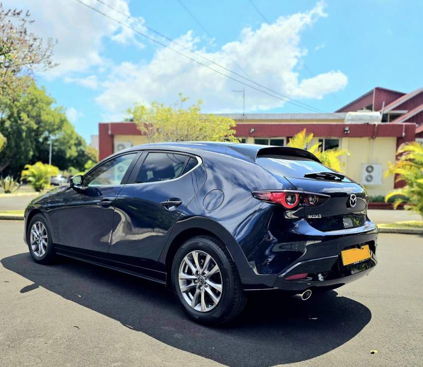 MAZDA 3 Hatchback SKYACTIV G 2022 - 2 - Family Cars  on Aster Vender