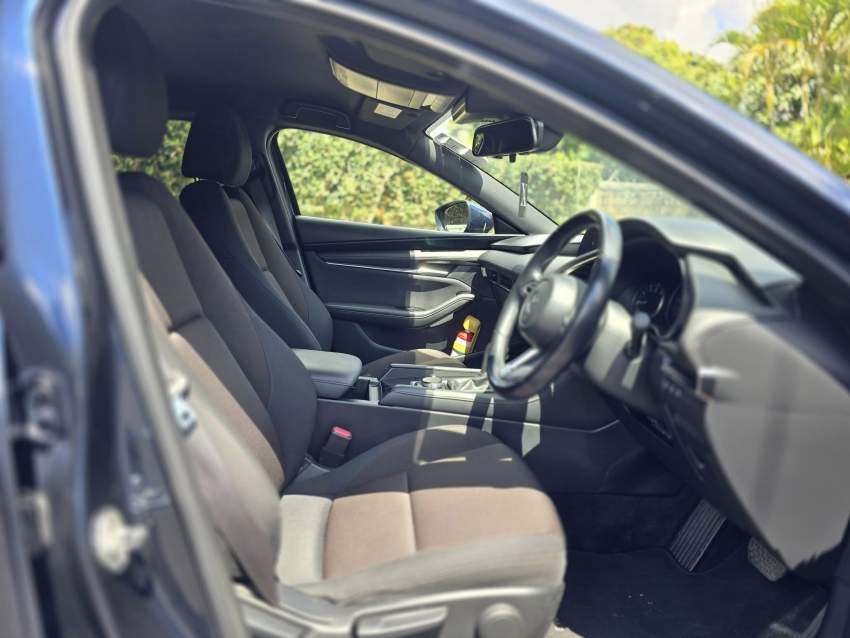 MAZDA 3 Hatchback SKYACTIV G 2022 - 6 - Family Cars  on Aster Vender