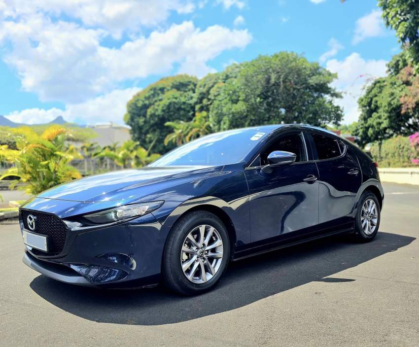 MAZDA 3 Hatchback SKYACTIV G 2022 - 1 - Family Cars  on Aster Vender