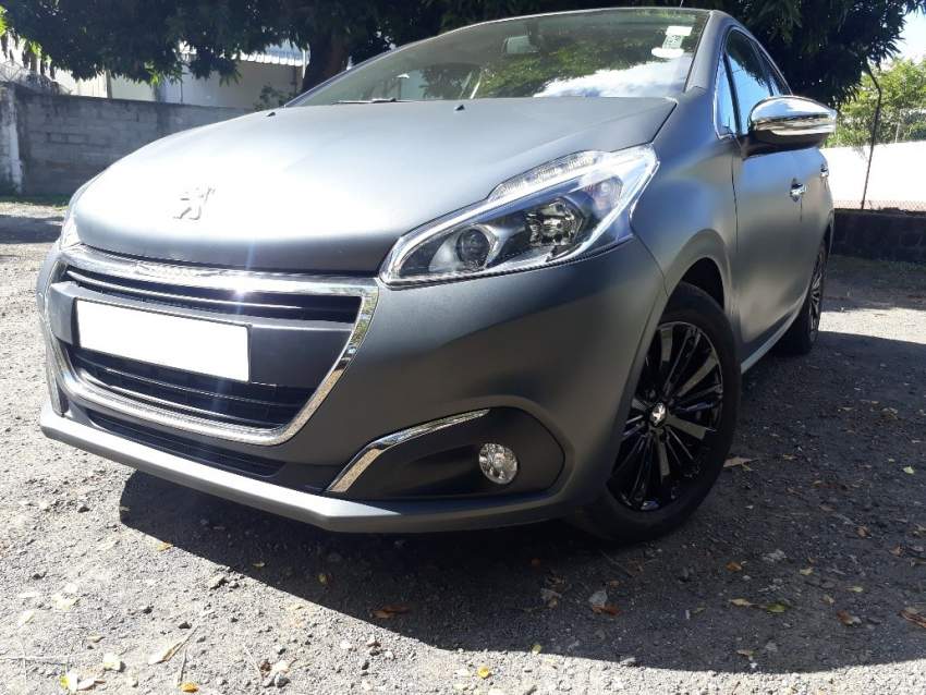 2016 Peugeot 208 Active 1.2T - 2 - Sport Cars  on Aster Vender