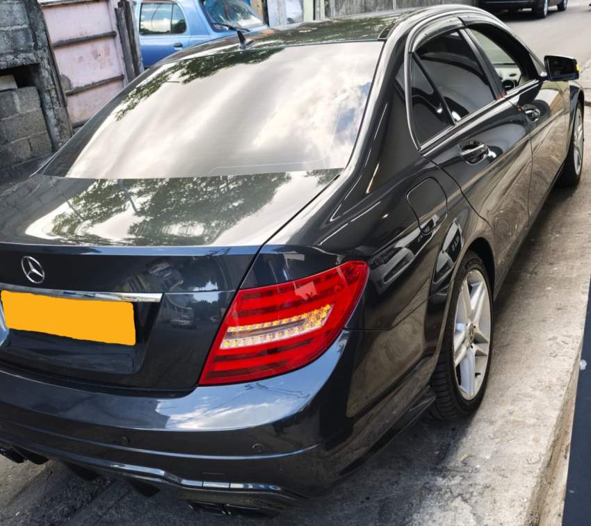 Mercedes-Benz W204 C180 (2013) - 4 - Luxury Cars  on Aster Vender