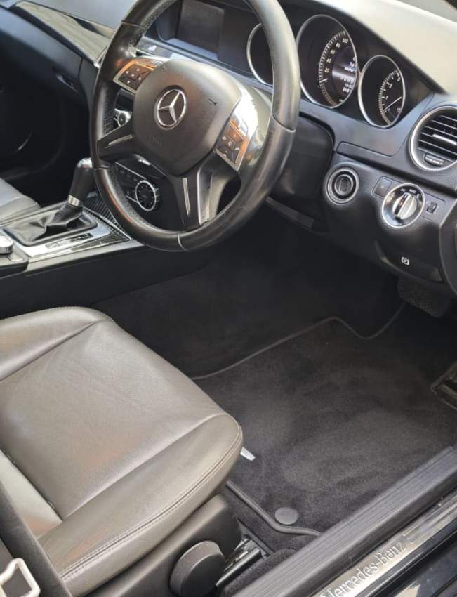 Mercedes-Benz W204 C180 (2013) - 6 - Luxury Cars  on Aster Vender