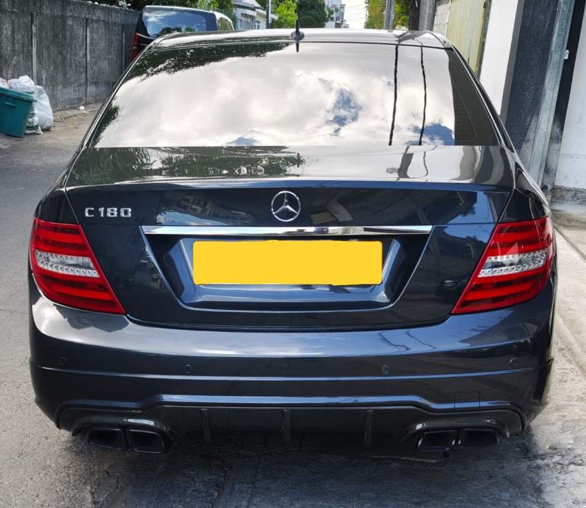 Mercedes-Benz W204 C180 (2013) - 3 - Luxury Cars  on Aster Vender