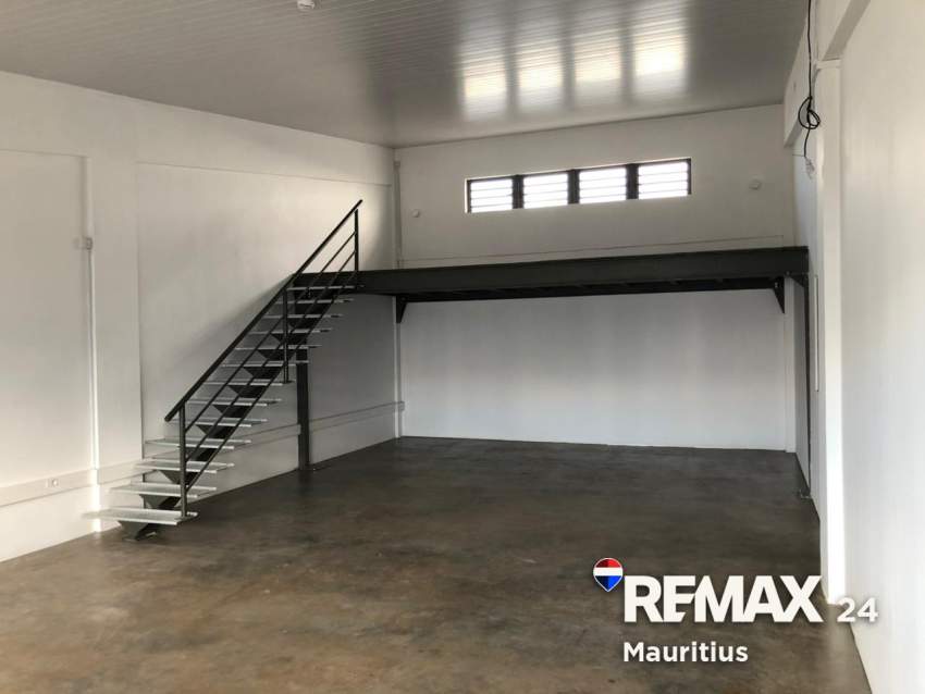 Bureau à Louer à Pinpoint Business Park - 4 - Office Space  on Aster Vender