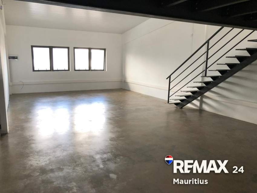 Bureau à Louer à Pinpoint Business Park - 5 - Office Space  on Aster Vender