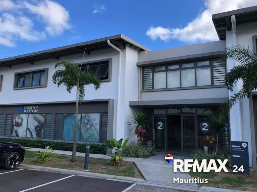 Bureau à Louer à Pinpoint Business Park - 2 - Office Space  on Aster Vender