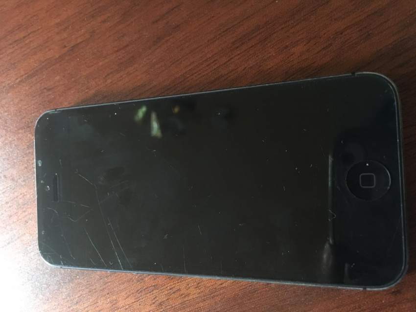 iPhone 5 - 4 - iPhones  on Aster Vender