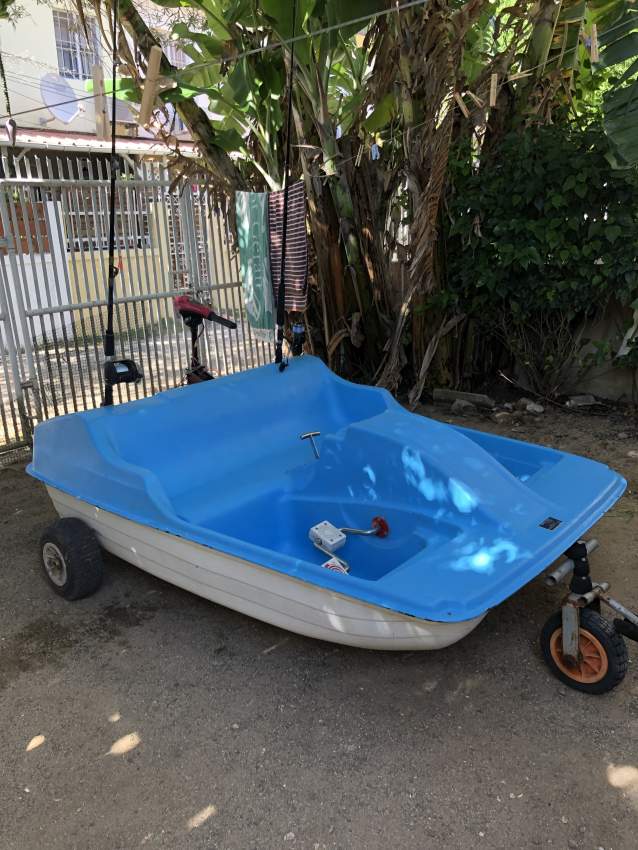 Pédalo with electric outboard - 2 - Boats  on Aster Vender