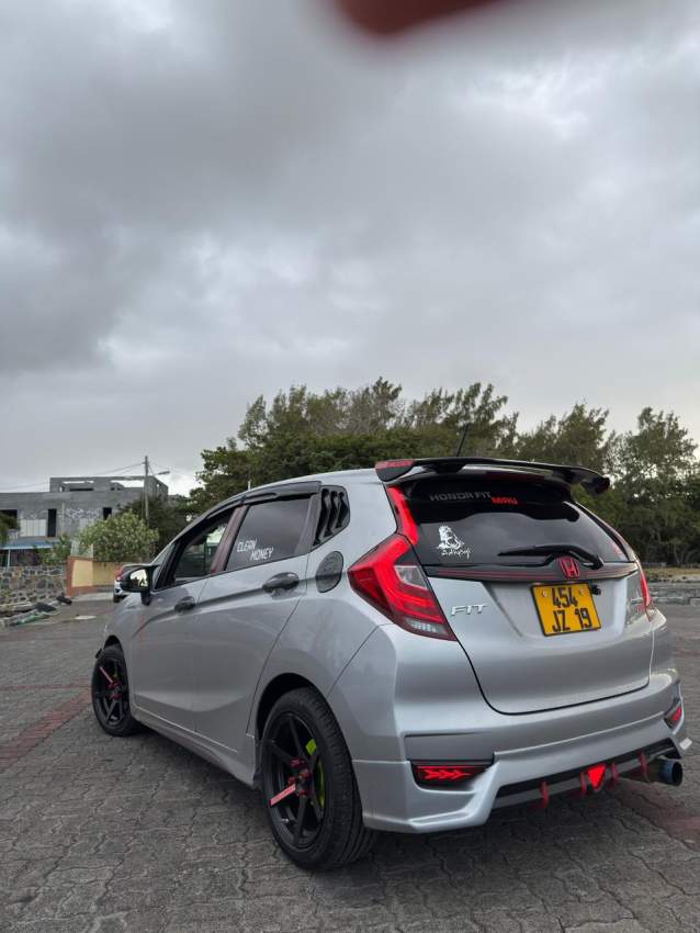 Honda Fit Hybrid 2019 - 3 - Family Cars  on Aster Vender