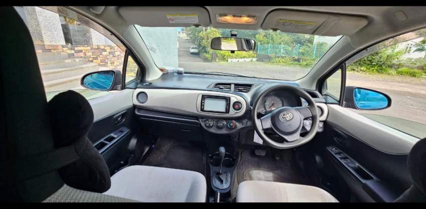 Toyota Vitz 2011 - 5 - Compact cars  on Aster Vender