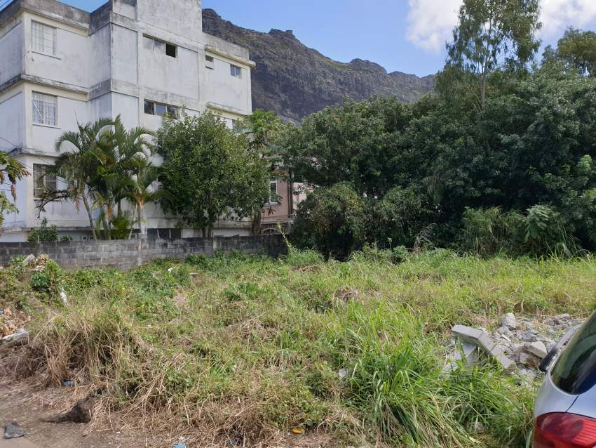 32 Perches Boundary Avenue & Robert Edward Hart Rose Hill Tel 52515531 on Aster Vender